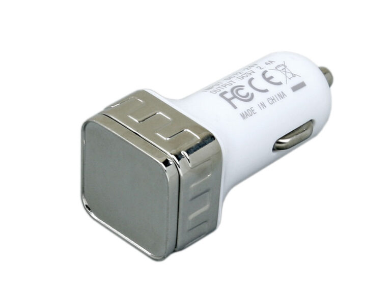 Квадратная автомобильная зарядка на 2 USB-порта 395