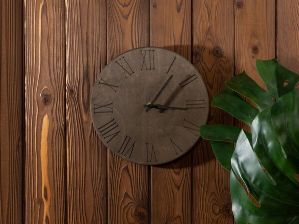 Часы деревянные «Magnus» 7
