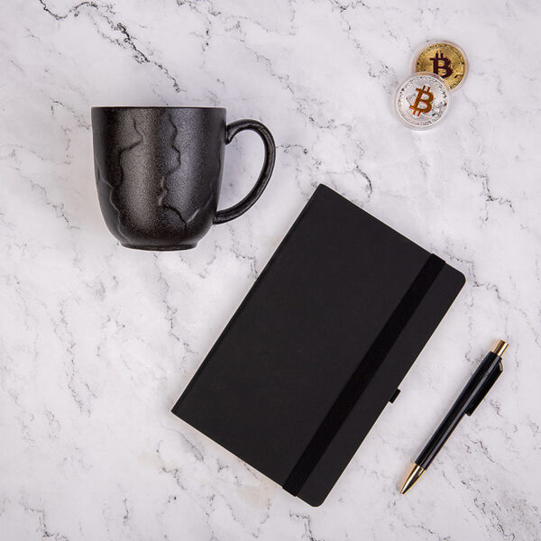 Набор подарочный BLACKNGOLD: кружка, ручка, бизнес-блокнот, коробка со стружкой 1