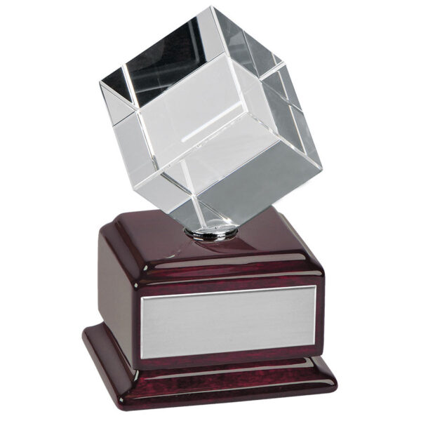 Стела "Куб вращающийся"; 8.5х9.2х14.8 см; стекло, дерево; лазерная гравировка 1