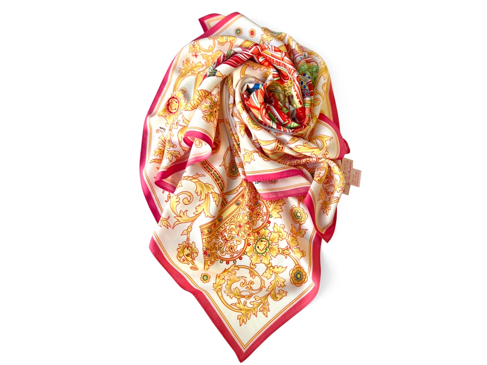 b18ce9214c3bd718.jpg Платок «Собор Василия Блаженного» 4