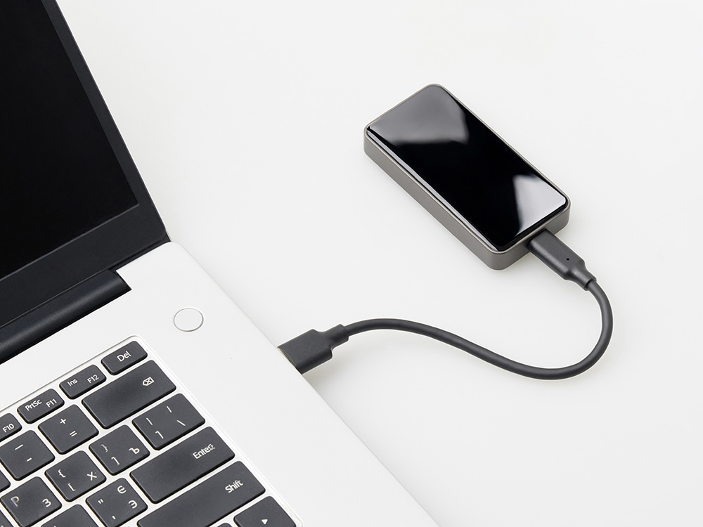 5b1f7a33beb288b9.jpg Внешний SSD диск с подсветкой гравировки «Слэш», 256 ГБ 5